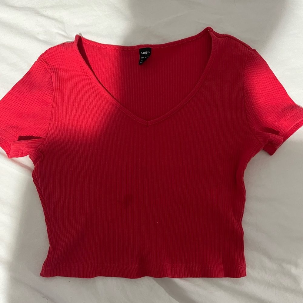 Red v neck crop top/shirt from shein, Size Xs